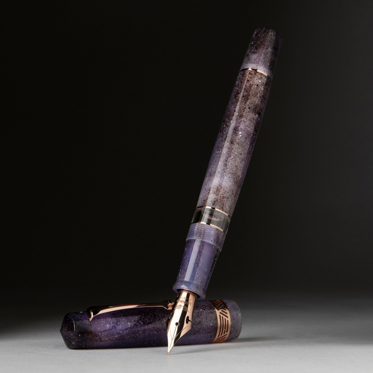Leonardo Officina Italiana - Momento Magico - Ametista RGT 2025 - Stilografica - Pennino Oro Rosa 14kT.