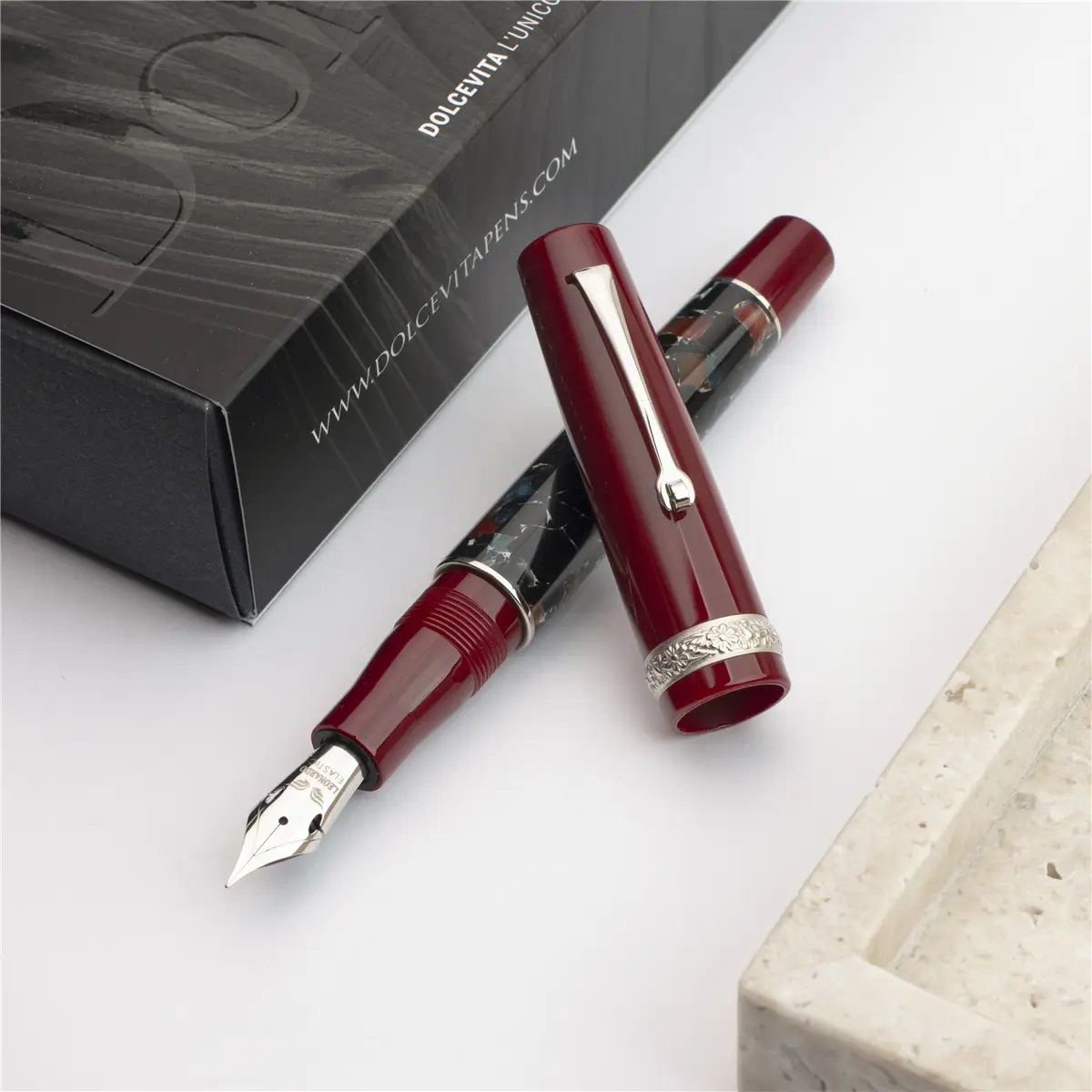 Leonardo Officina Italiana - Momento Zero - Marmo Pompei ST - Fountain pen