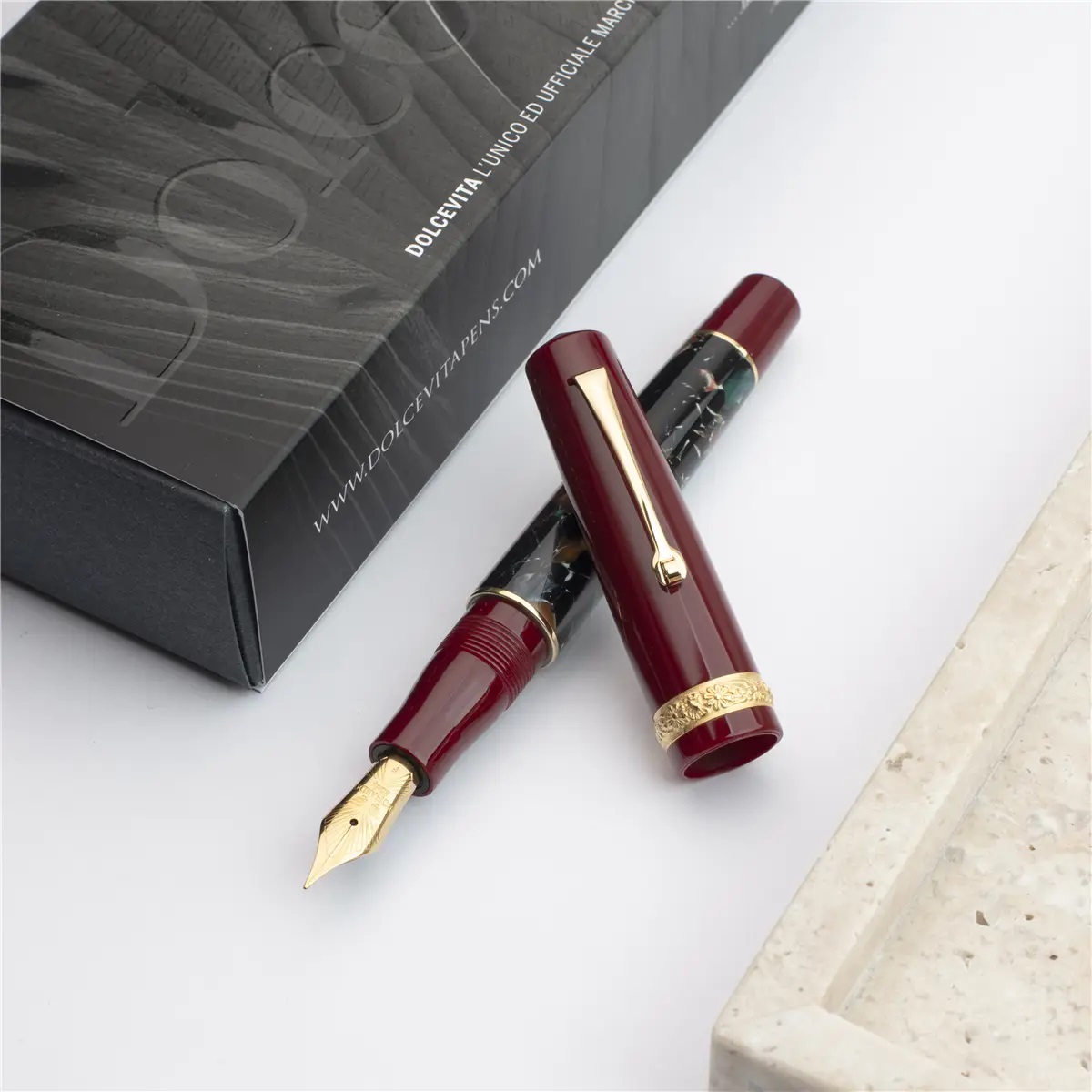 Leonardo Officina Italiana - Momento Zero - Marmo Pompei GT - Fountain pen Leonardo Officina Italiana - Momento Zero - Marmo Pompei GT - Fountain pen