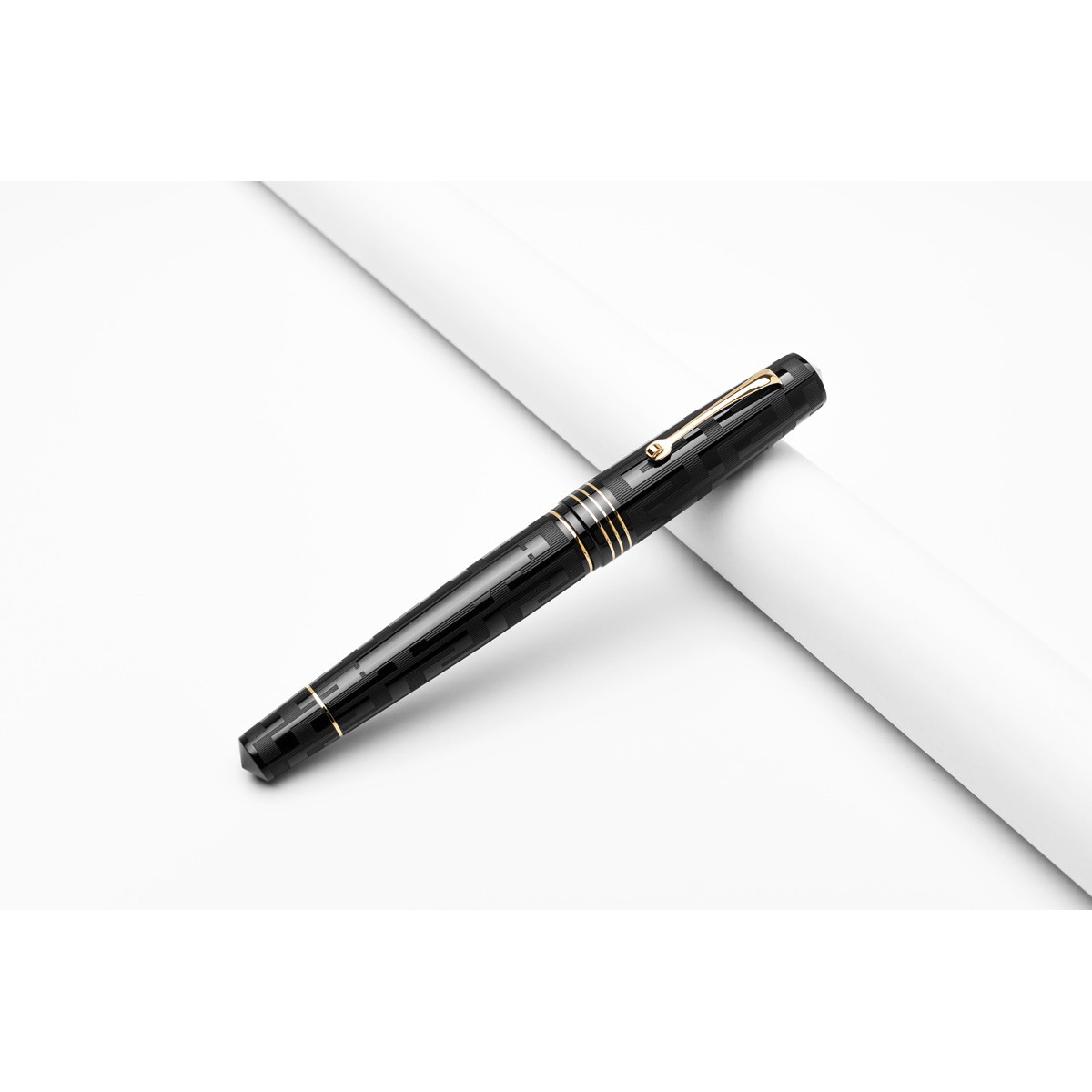 Leonardo Officina Italiana - Momento Zero Grande Art Dèco Black - Fountain pen - 14kt. Gold Nib