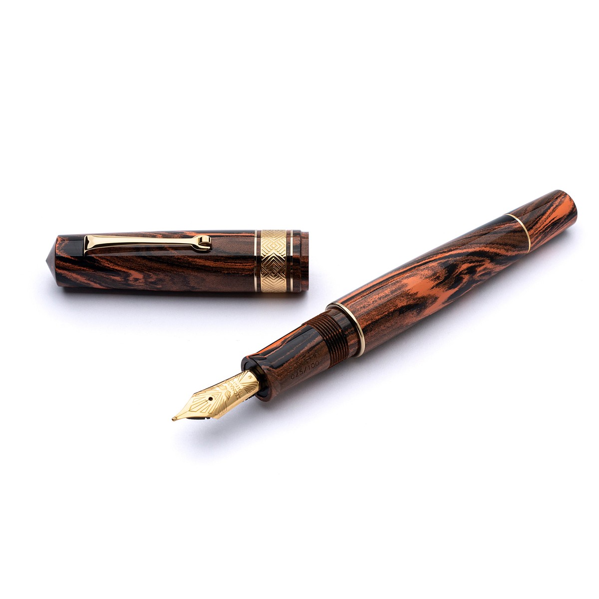 Leonardo Officina Italiana - Masterpiece 2022 - Flame Ebonite Fountain pen - Gold Plated trims