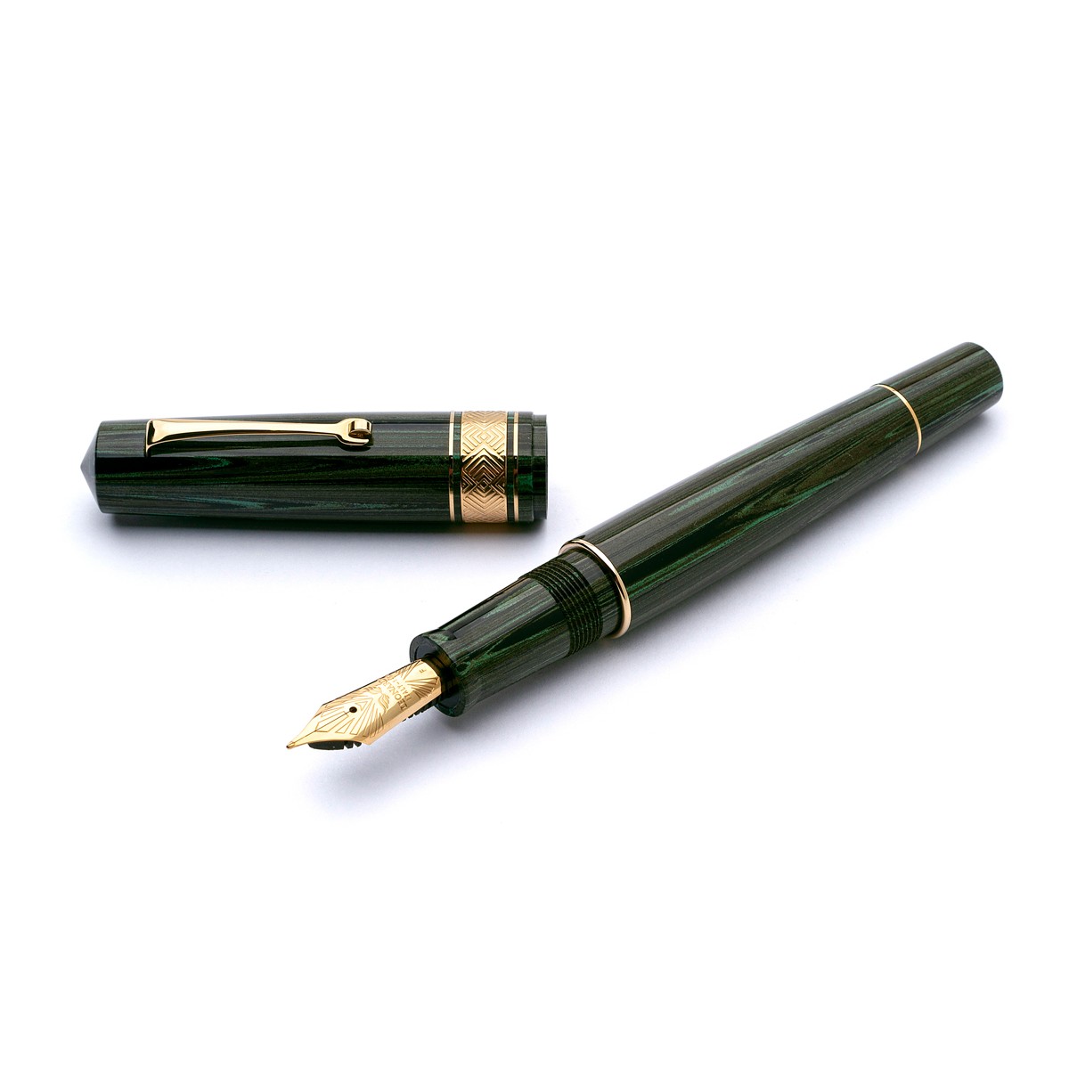 Leonardo Officina Italiana - Masterpiece 2022 - Green Ebonite Fountain pen - Gold Plated trims