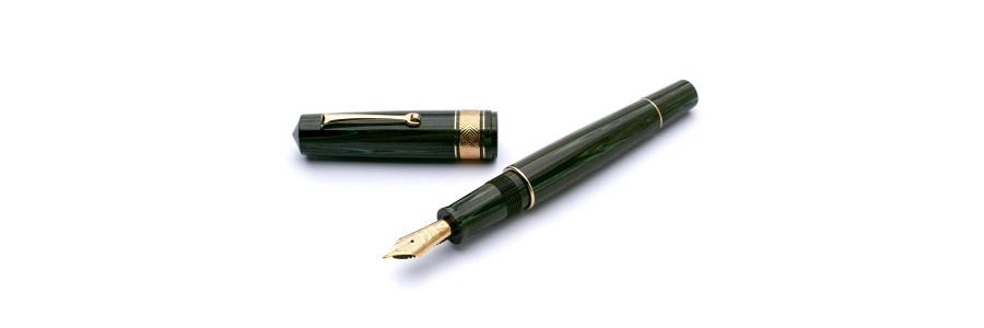 Leonardo Officina Italiana - Masterpiece 2022 - Green Ebonite Fountain pen - Gold Plated trims