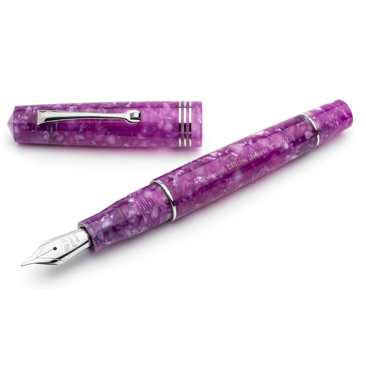 Leonardo Officina Italiana - Momento Zero resin - Lavanda CT - Fountain pen - Gold nib