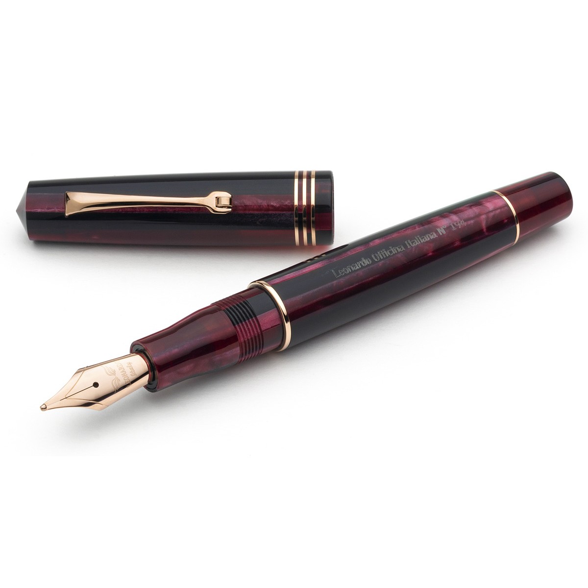 Leonardo Officina Italiana - Momento Zero resin - Prugna RGT - Fountain pen - Steel nib