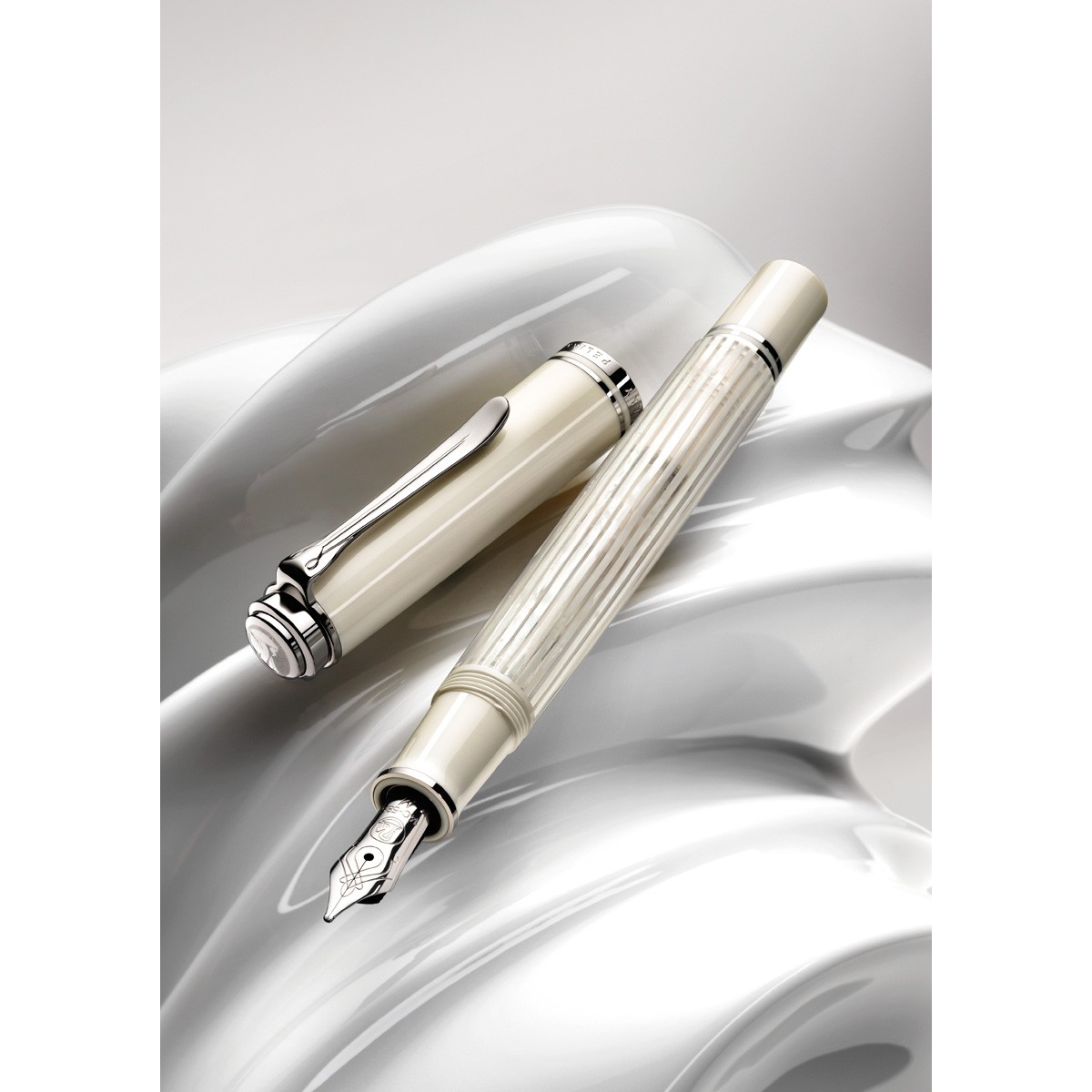 Pelikan - Souverän® 605 White Transparent - Stilografica