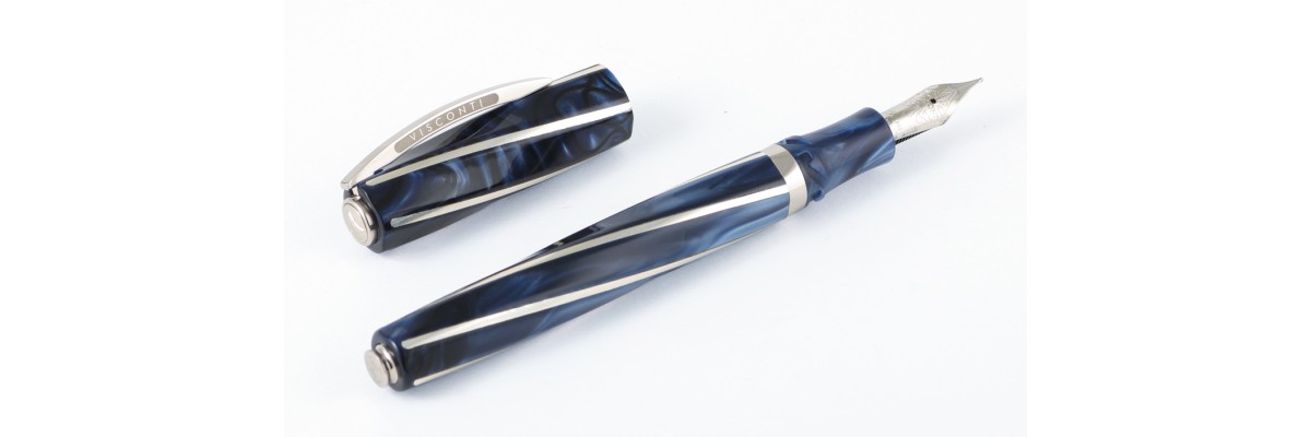 Visconti - Divina Elegance - Imperial Blue Pearlescent - Oversize Fountain Pen Visconti - Divina Elegance - Imperial Blue Pearlescent - Oversize Fountain Pen